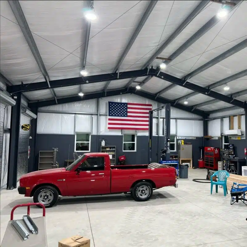 Workshop With Led Hb3